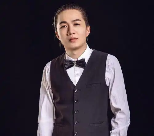德华遭景慧9排演员安排,又和好友赖神撕逼网友用拳头说话

