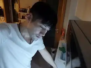 严屹宽深夜晒自拍和女儿侧颜,小肉肉睁着大眼睛,变瘦了
