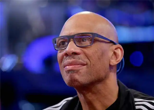 nba冠军戒指竟舍得卖阿泰贾巴尔搞慈善,奥拉朱旺的理由最奇葩
