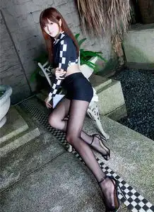 赛车女郎vicni制服黑丝姿势优雅高清摄影图片8
