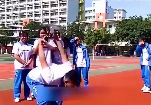 运动会各种爆笑名场面,全程高能高校盘点,直接笑到肚子疼
