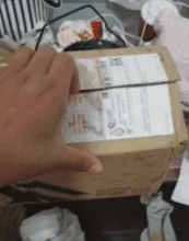 gif搞笑趣图我的特殊证书成这样了,我找谁哭去啊
