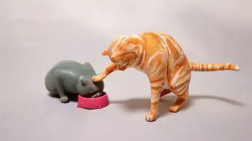 真正的猫奴,把猫咪的搞笑照片做成模型,太魔性
