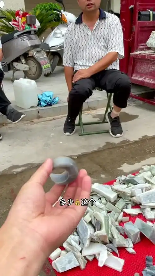 500买一块边角料,做成有趣的玉雕设计,中秋节送给孩子
