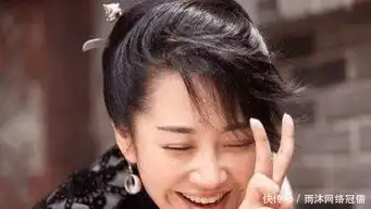 许晴在高铁上用袜子当眼罩,光一只脚还睡得特别舒服
