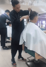 搞笑gif这波操作你给几分这六亲不认的步伐,一般人模仿不来

