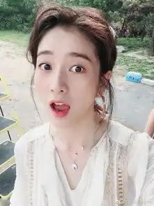 张雪迎发美照,网友却在做这样的诗
