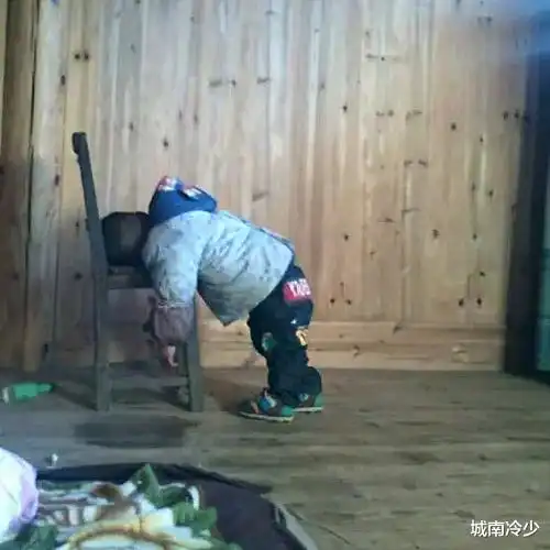 每日一笑真叫人困扰,这到底是裤子还是鞋子
