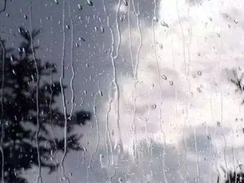 明日限行提醒部分地区将迎来小雨或零星小雨
