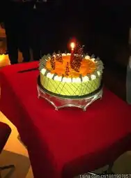 赵薇与友人嘟嘴合照表情鬼马生日宴内场曝光
