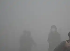 沪启动空气重污染蓝色预警,躲家能逃过雾霾侵袭
