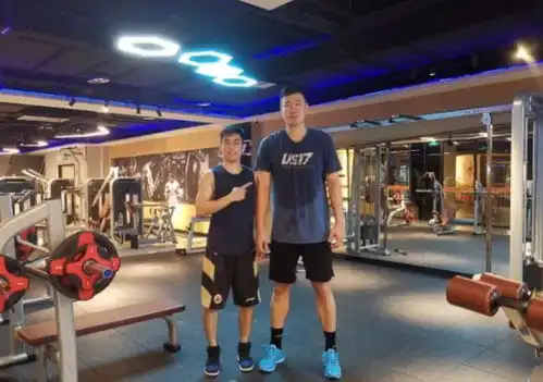 四消息郭昊文赴美,李春江获特权,苏伟刻苦,山东阵容不会大变上海男篮莱斯特哈德森山东男篮网易订阅
