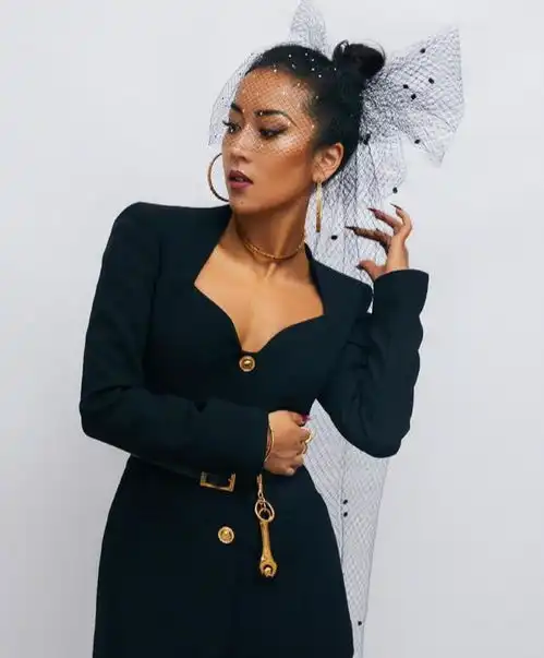 肤色黑如何穿搭跟着吉克隽逸学穿搭,黑皮也能美起来
