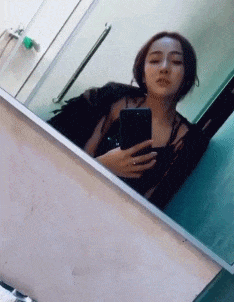 搞笑gif妹子,能看出来你肯定感冒了,赶紧找人打一针吧
