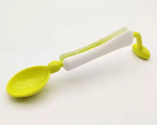 从喂食到自己吃,只有一个勺的距离
