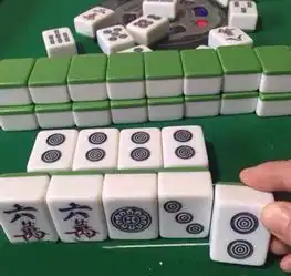 爆笑gif趣图大家说,我该不该胡啊
