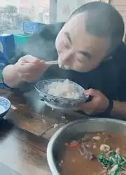 搞笑图片笑话姑妈骑马减肥,她没瘦,马瘦了
