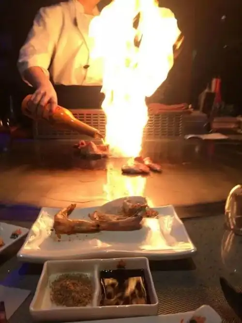 厨房都搬到餐厅里了,这是搞哪样
