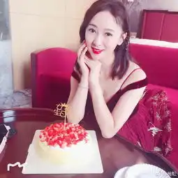 组图50岁翁虹晒旧照为自己庆生祝蔡少芬蔡国庆生快很暖心
