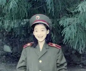 揭娱乐圈女星奇特从军路图
