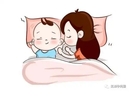孩子喜欢摸着妈妈入睡这是在表达另类饥饿,最好满足他
