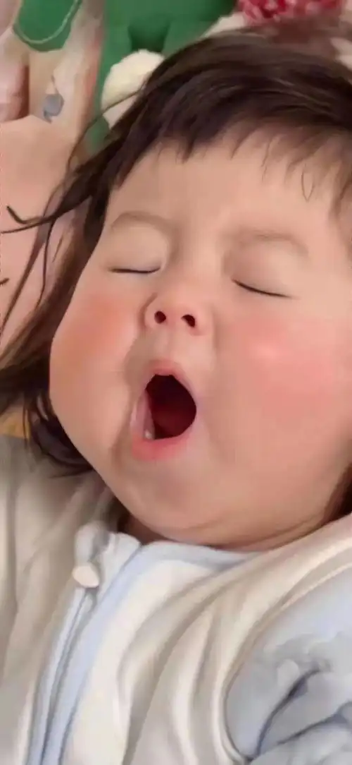 有趣又可爱的壁纸套图来啦
