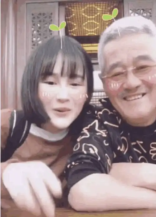 赵本山女儿球球惨遭男友曝私照,众多黑料人设崩塌,赵本山受牵连

