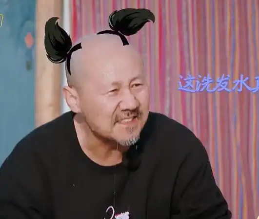 腾格尔带领乐华七子洗头太搞笑,把化妆水当洗发水,是直男本男了
