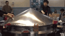 爆笑gif趣图乌鸦绝对称得上是动物界的一股恶势力了
