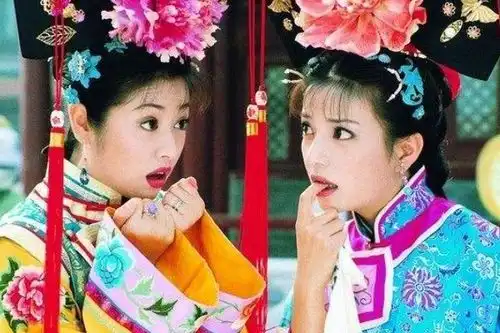 经典电视剧还珠格格中,紫薇格格的生母叫什么名字
