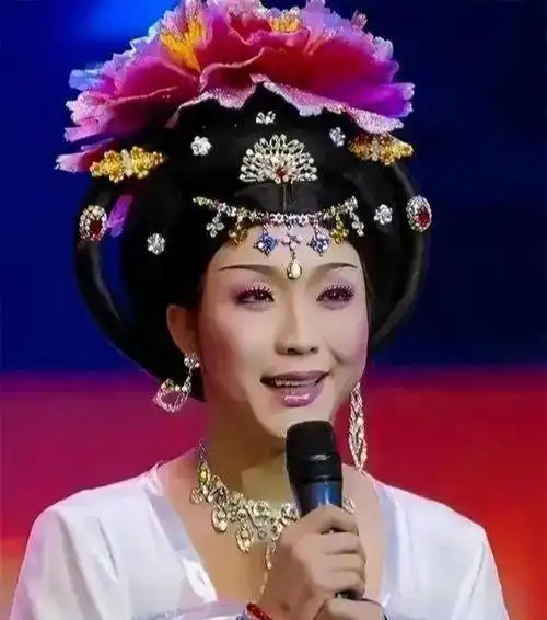 2013年,一外国人问李玉刚有一个词叫贱骨头,您是吗
