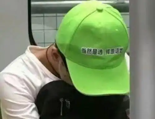 幽默笑话兄弟,你比我幸福,我连戴绿帽子的资格都没有
