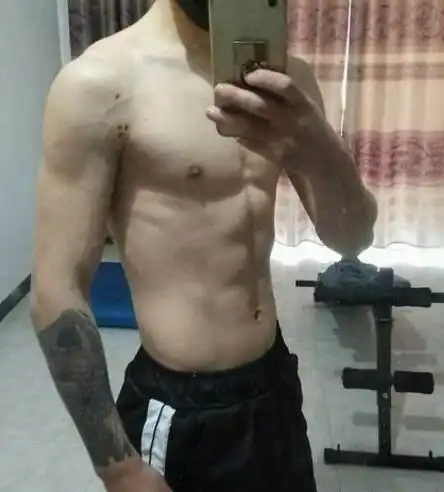 小伙健身80天,练出6块腹肌,网友体脂很低
