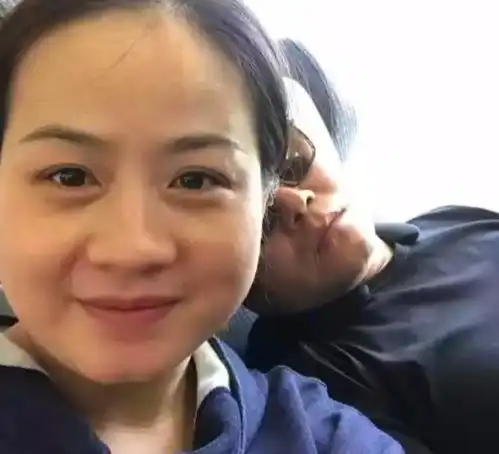 岳云鹏2个女儿正面照曝光,7岁大女儿简直和岳云鹏复制粘贴
