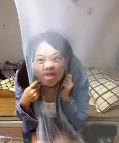 搞笑图片女神在外面和在家里的区别
