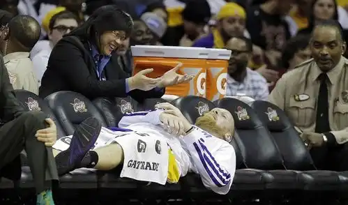 cj突患气胸美媒晒卡曼经典照恶搞开拓者,科尔真的难办了
