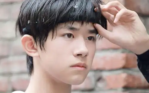 男星侧颜大盘点,陈坤忧郁,杨洋完美,最后一位正面侧面长一样
