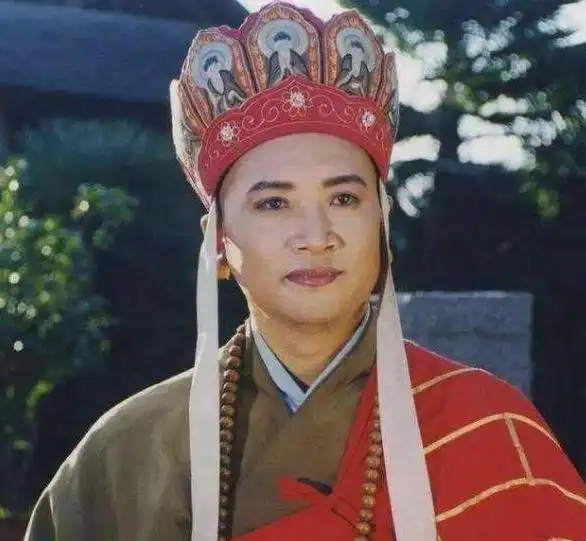唐僧迟重瑞带货,直播间冷清无人买,网友娶200亿富婆还缺钱
