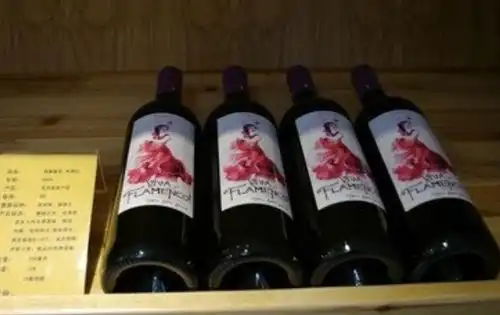 买红酒时发现酒瓶上这几个字,放下就走,酒庄老板专坑小白
