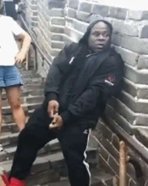 搞笑gif趣图亲戚介绍的相亲女孩,不知道二十万可否娶回家
