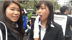 搞笑gif史上最厉害的分散注意力
