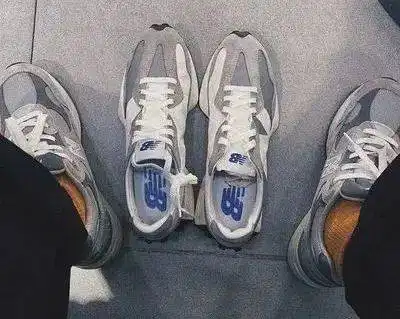新晋贵族newbalance327的材料拆解看起来并不贵分析下细节
