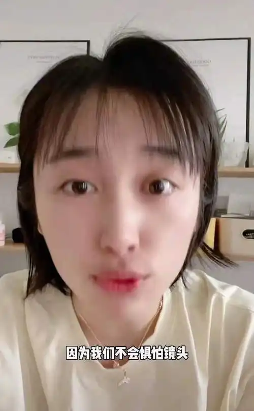 老戏骨直播带货被骂哭,圈内人为其鸣不平,揭露演员真实内幕
