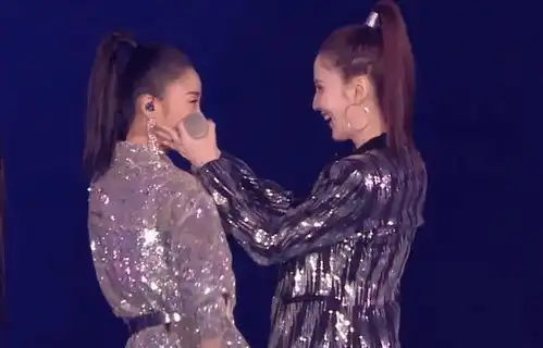 芒果台搞话题,张萌林有有同框演唱,烟花背景暗示许幻山
