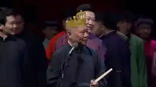 众徒弟给郭德纲庆生齐唱生日歌郭德纲一边吹蜡烛一边吐槽
