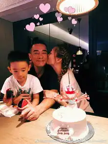 陈小春应采儿一家
