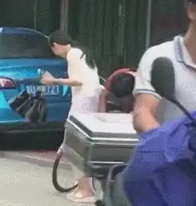 前女友喝醉跑到我家,还睡在我的床上,我该怎么叫醒她
