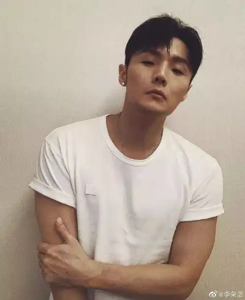 杨丞琳晒出一张照片引起全网爆笑这是李荣浩的娃吗哈哈哈哈哈
