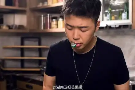 杜海涛女友曝光用脸贴脸的方式对女友表达爱意
