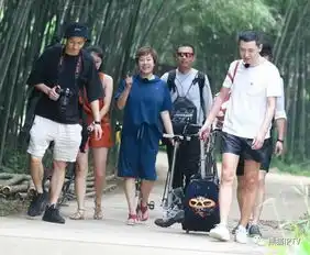 离开了中餐厅,周冬雨来青春旅社当大厨
